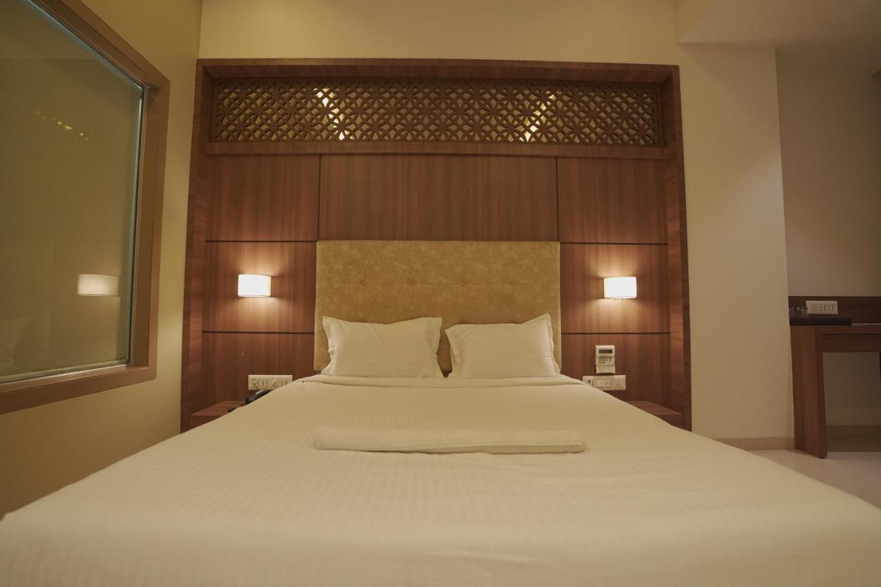 Hotel Mathoshree Thane Zewnętrze zdjęcie