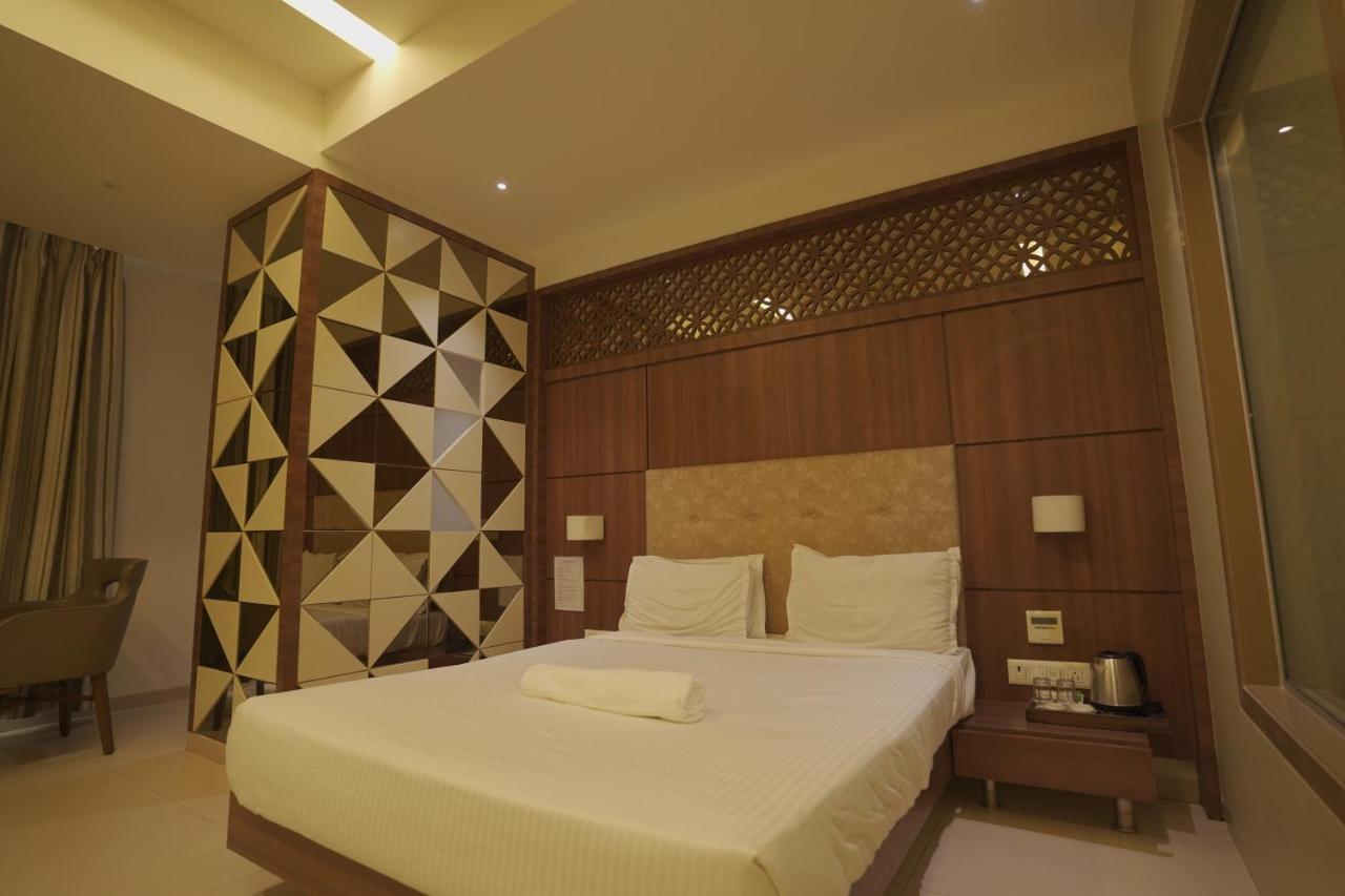 Hotel Mathoshree Thane Zewnętrze zdjęcie