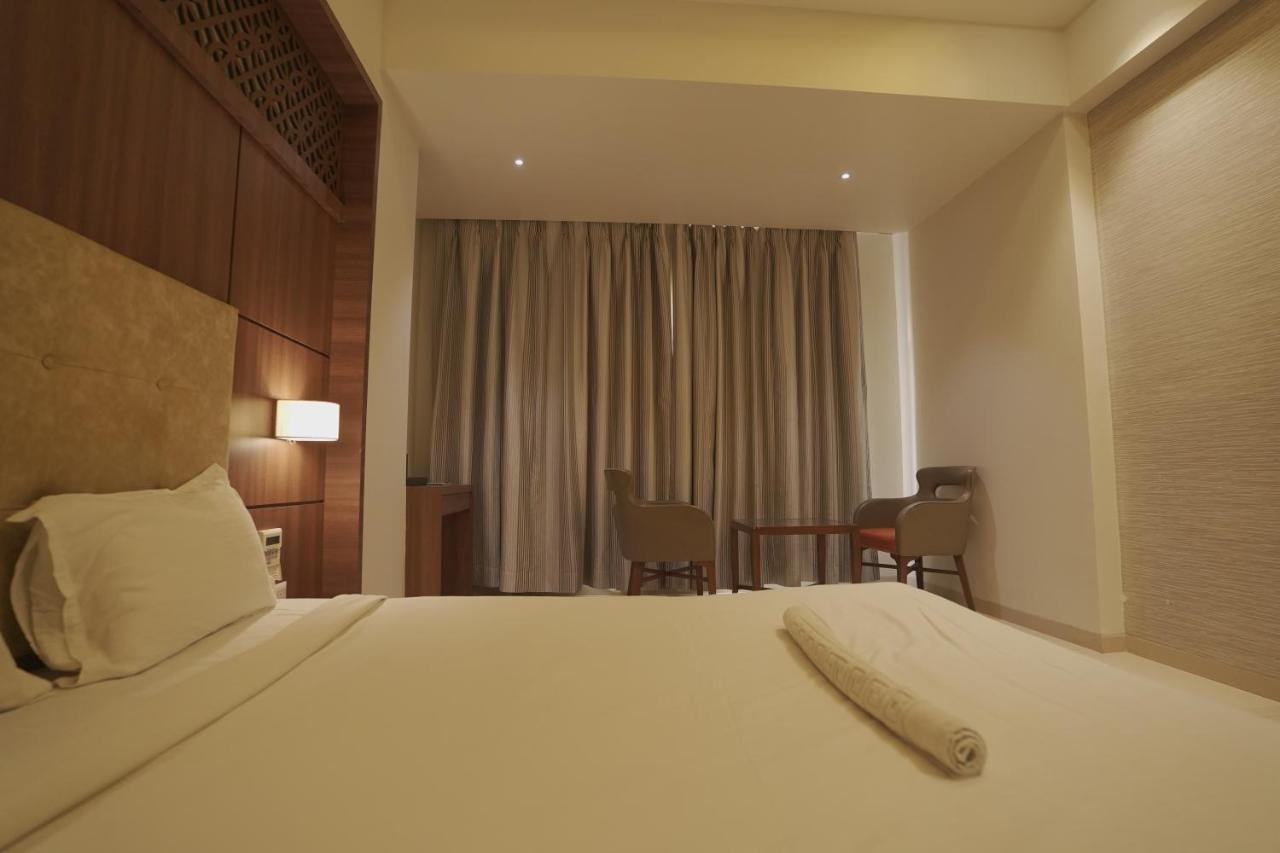 Hotel Mathoshree Thane Zewnętrze zdjęcie