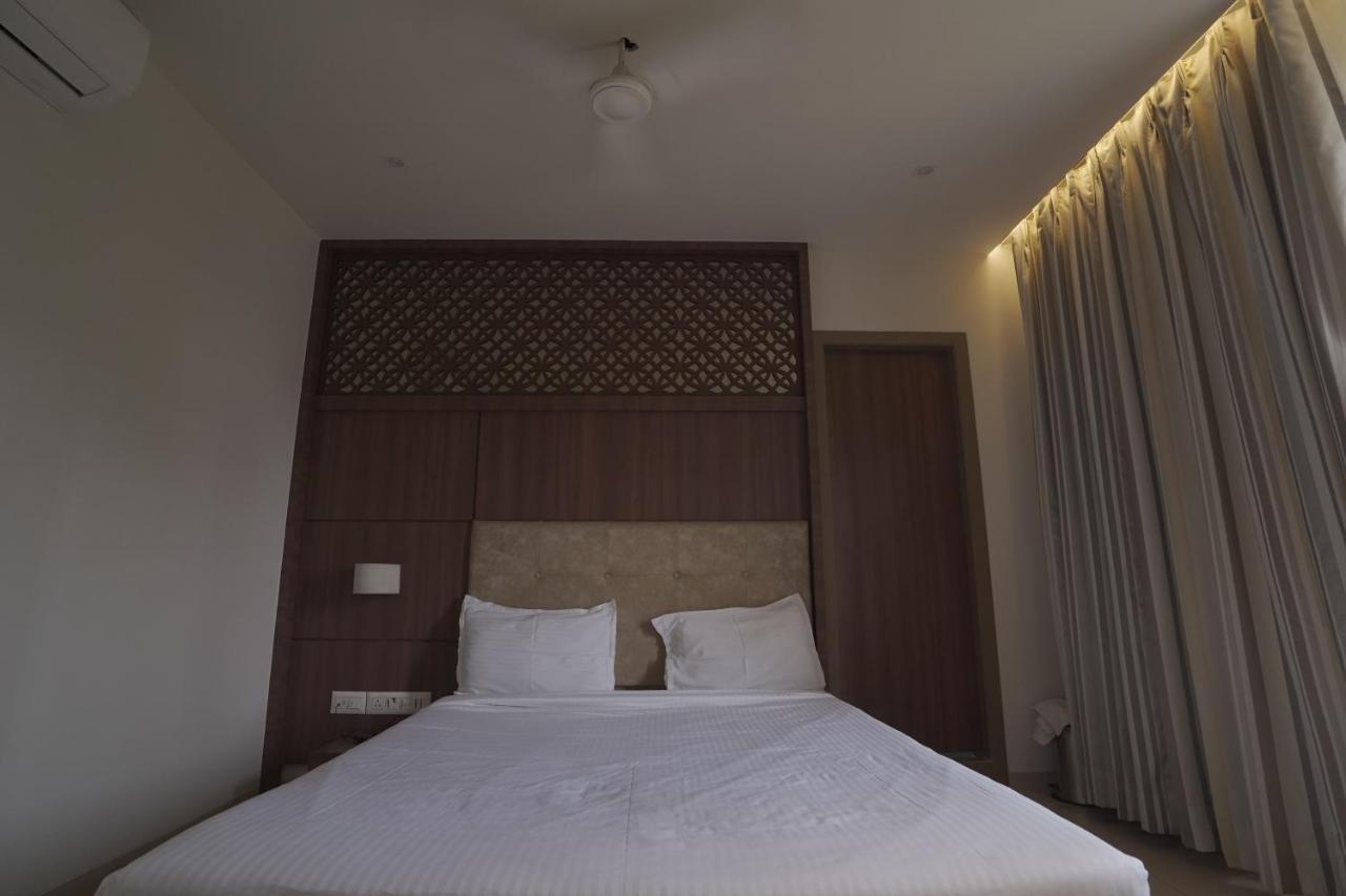 Hotel Mathoshree Thane Zewnętrze zdjęcie